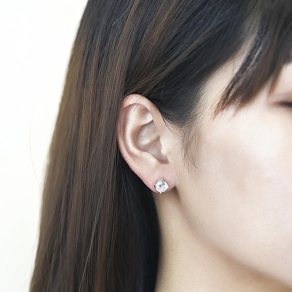 New Simple Round Cut Diamond Stud Earrings - Picture 4 of 4